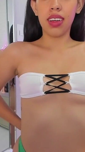 Latina Sex Naked Show Pussy Hard in the Room
