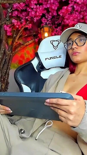 Play with My Vagina and Leave Me Wet and with Your Milk Inside