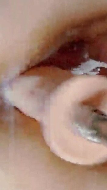 Sex Machine Brought Her to a Big Squirt