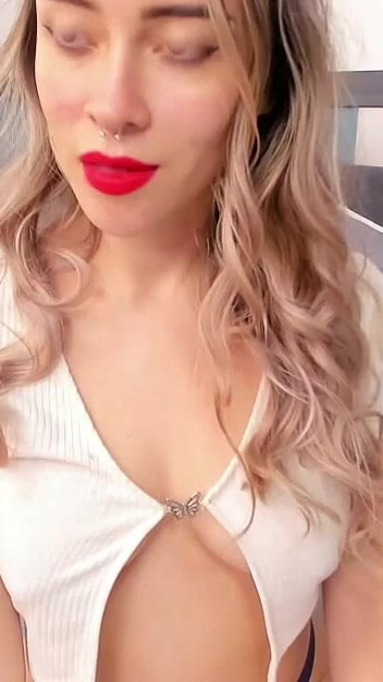 A Blonde Latina with a Big Butt Just Wants to Get Fucked in Her Room Every Morning