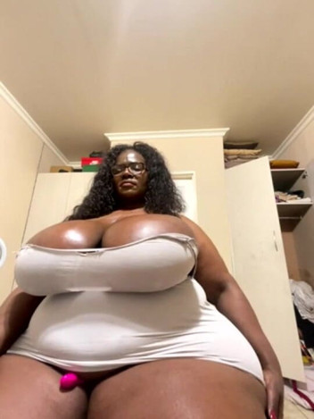 Busty BBW MILF Striptease & Titsplay